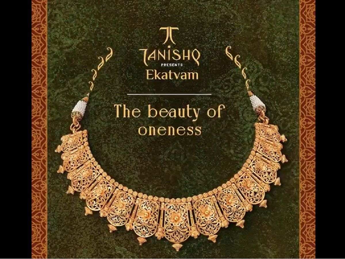 Tanishq gayatri hot sale mantra pendant